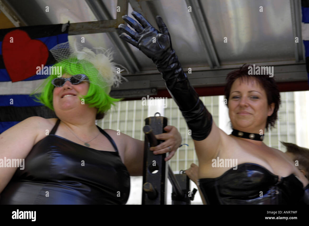 Lesbian Latex Pic