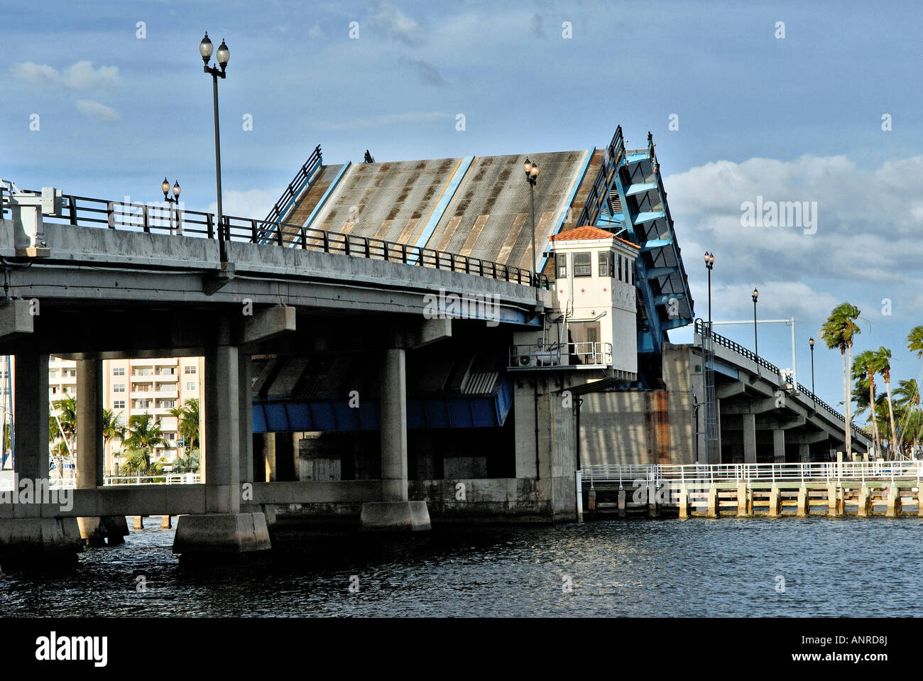 Trunnion bascule bridge hires stock photography and images Alamy