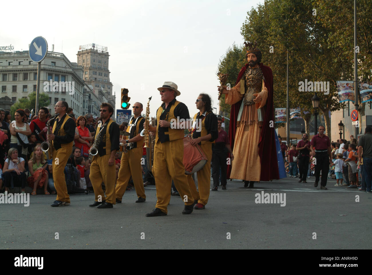 Giant puppets spain hires stock photography and images Alamy