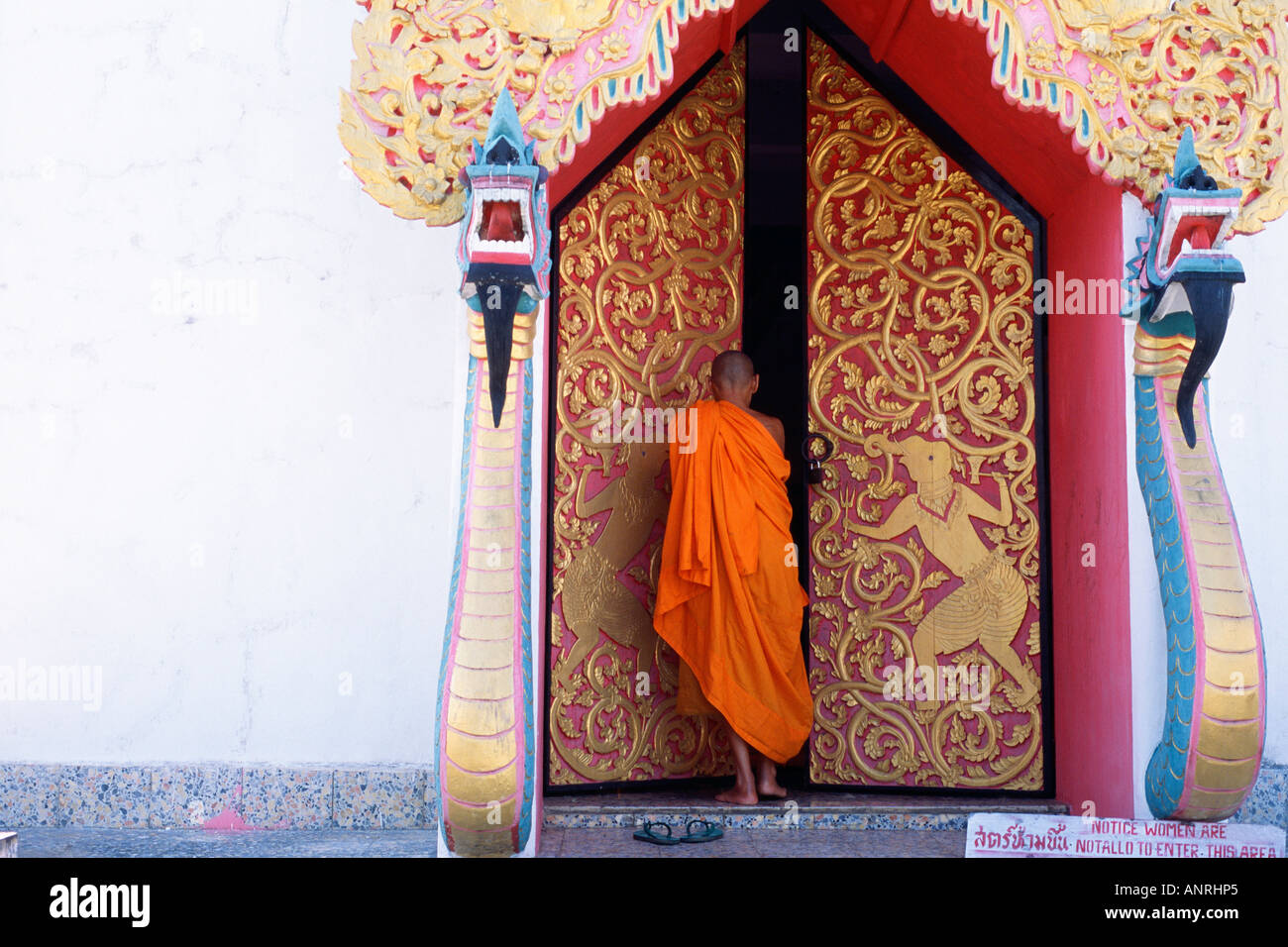 Mae hong son monk hi-res stock photography and images - Alamy