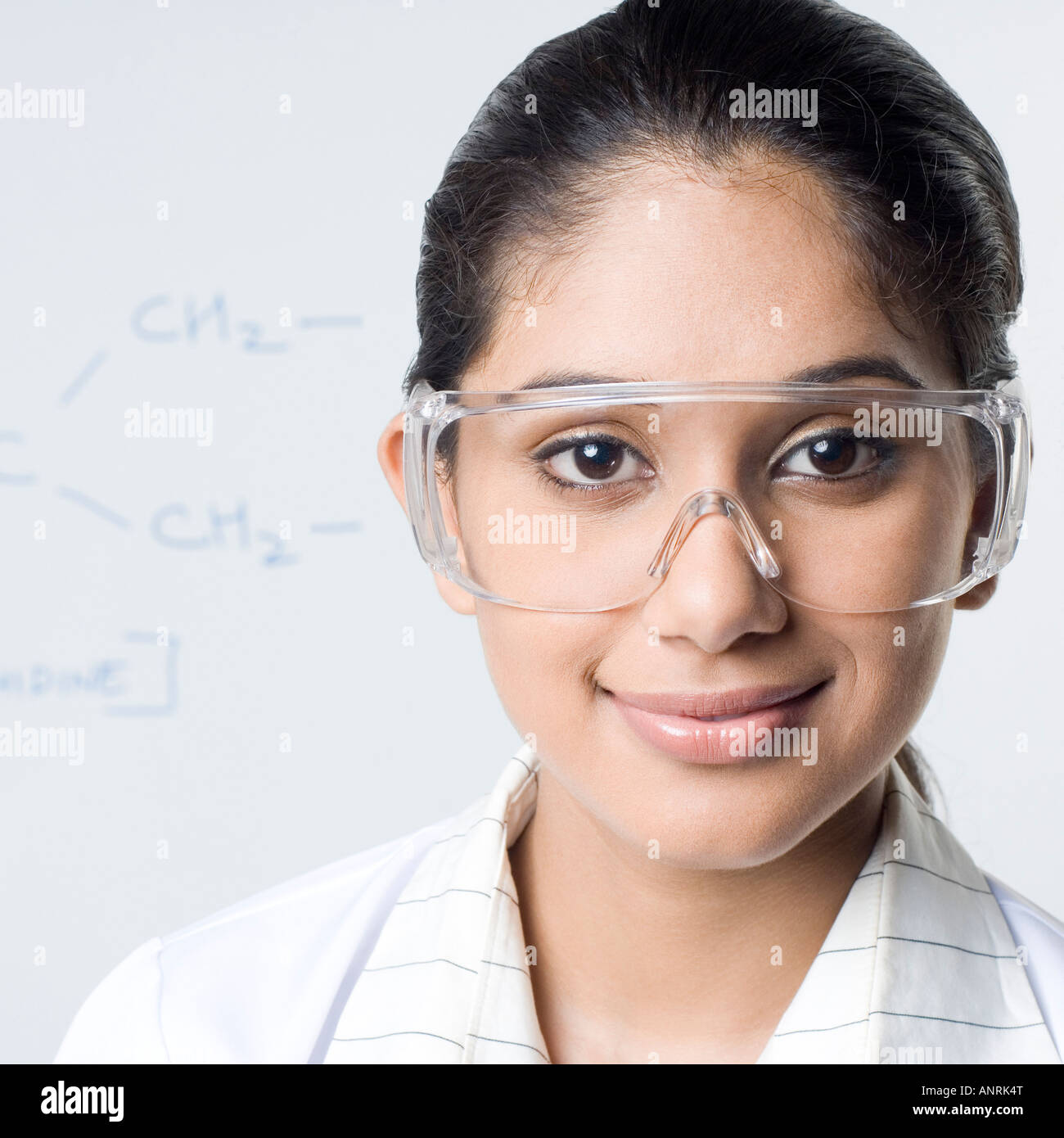 Teen in lab hi-res stock photography and images - Alamy