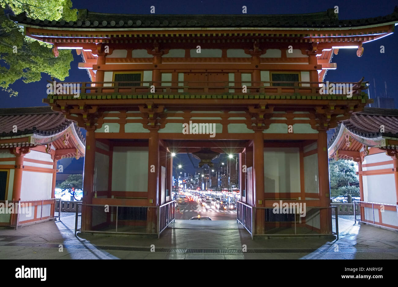 Yasaka shrine gate hi-res stock photography and images - Alamy
