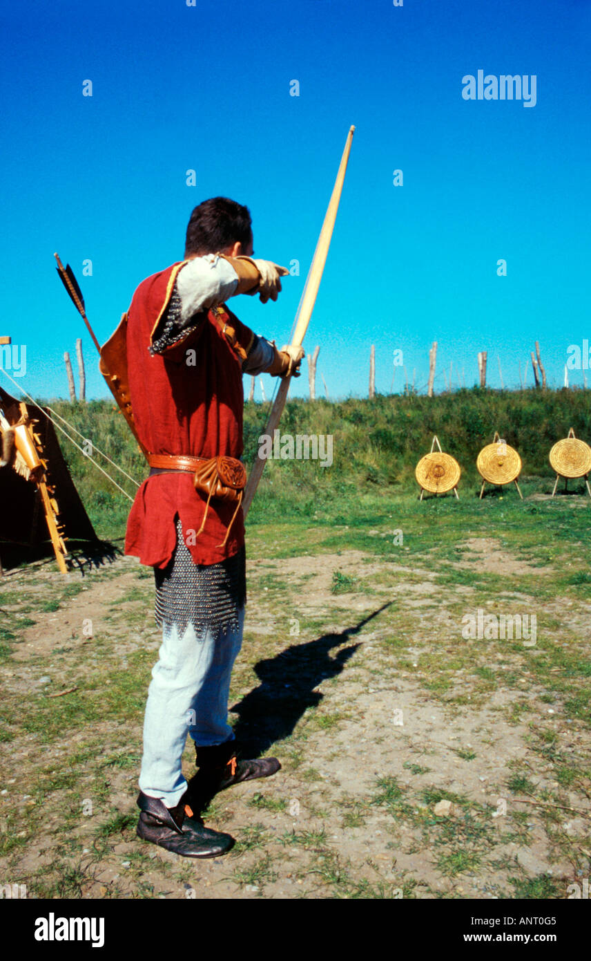 Archer medieval hi-res stock photography and images - Alamy