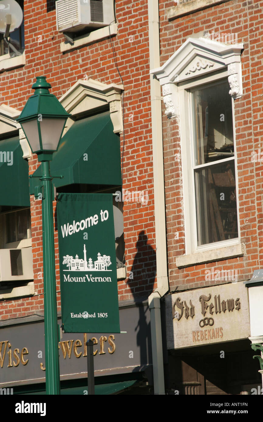 To Mount Vernon Banner Architecture in Mount Vernon Ohio Stock