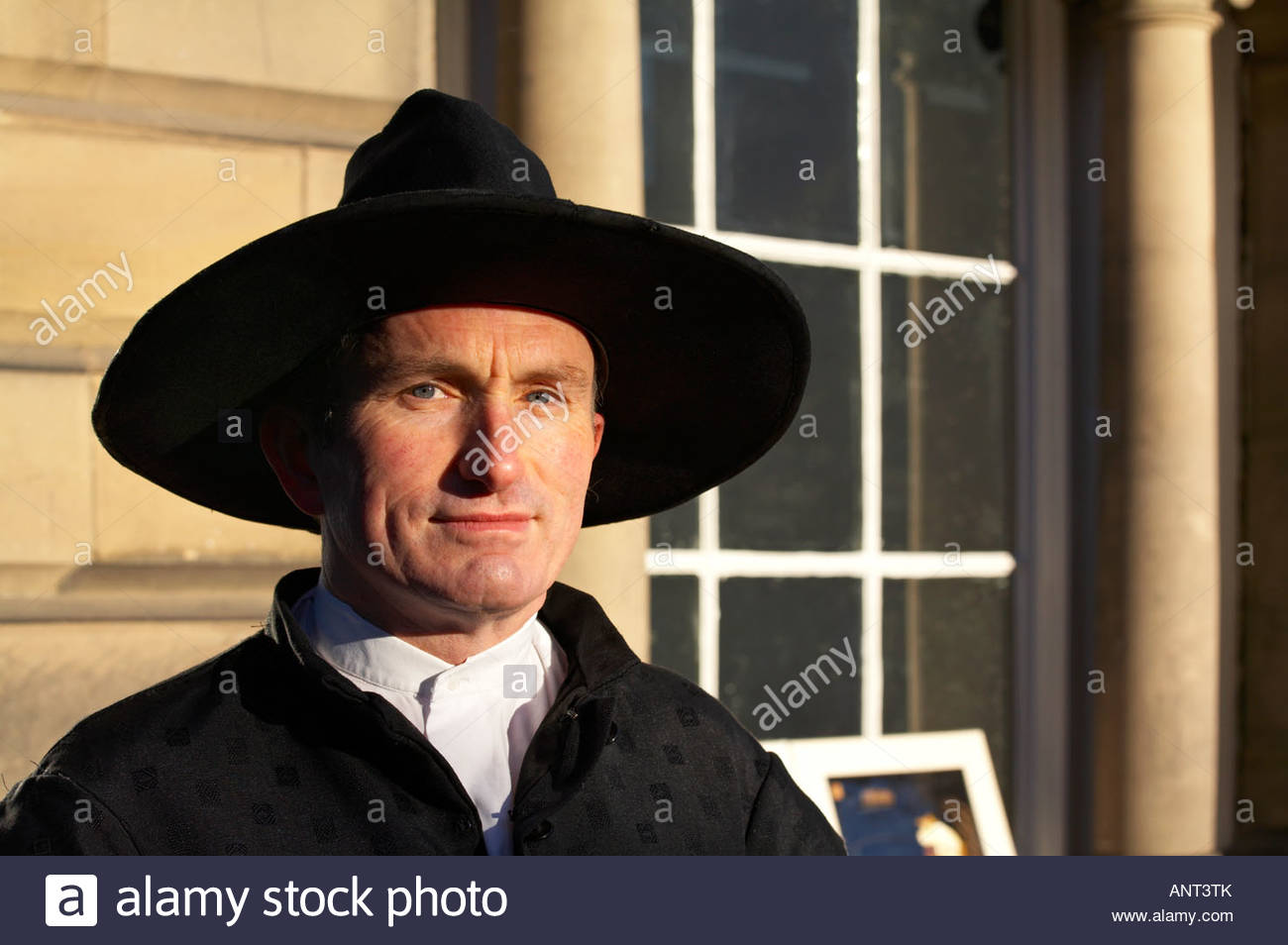 Man in period costume promoting the Mary King's Close tour, Royal Mile Edinburgh SCOTLAND Stock Photo