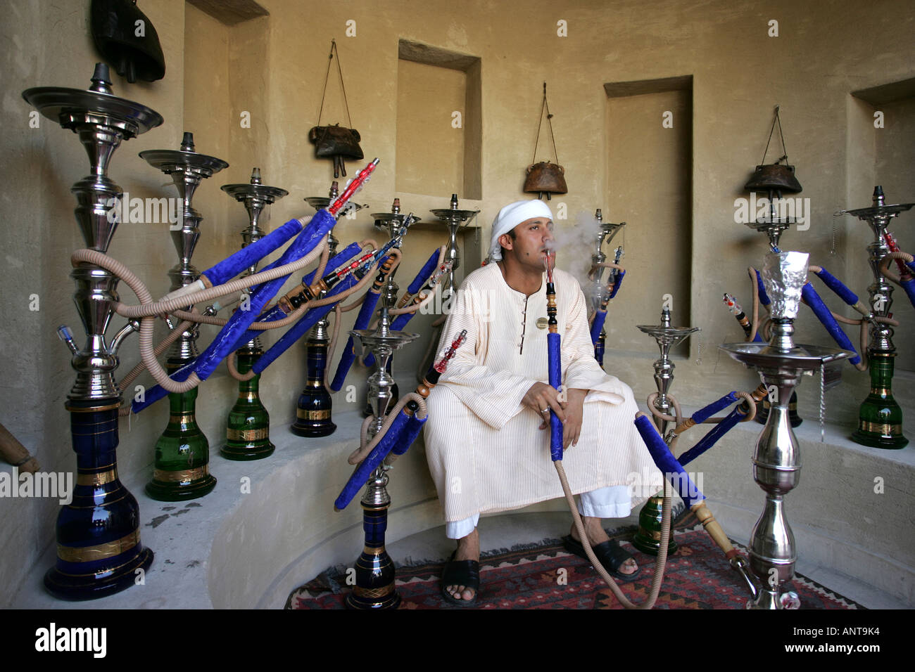 Uae dubai shisha pipe smoking hires stock photography and images Alamy