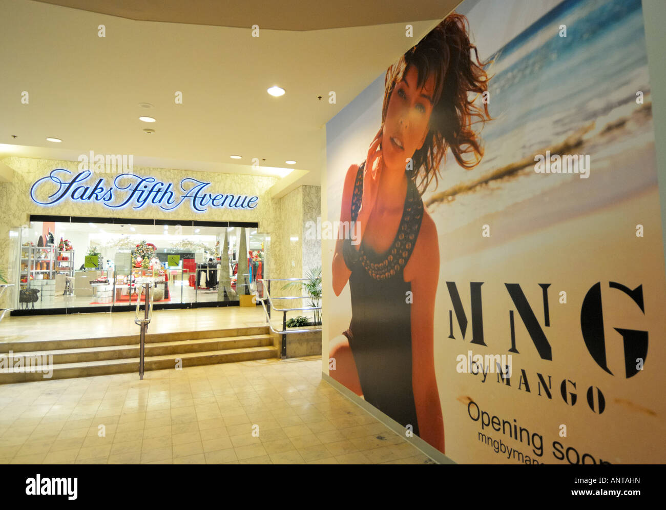 Mall at copley place hi-res stock photography and images - Alamy