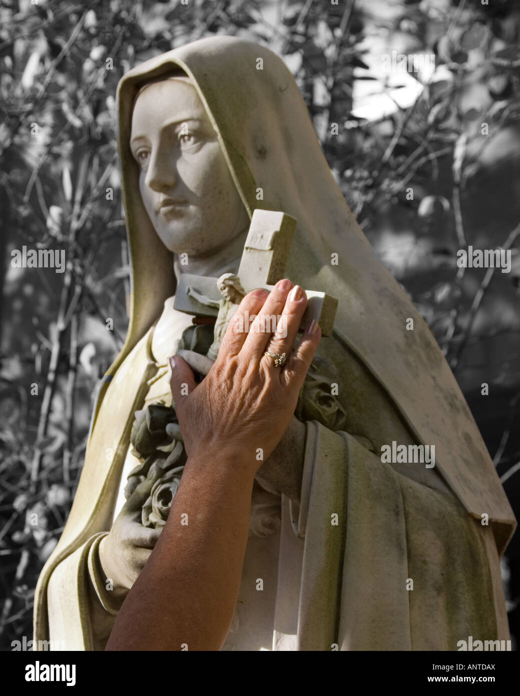 Saint therese statue hi-res stock photography and images - Alamy