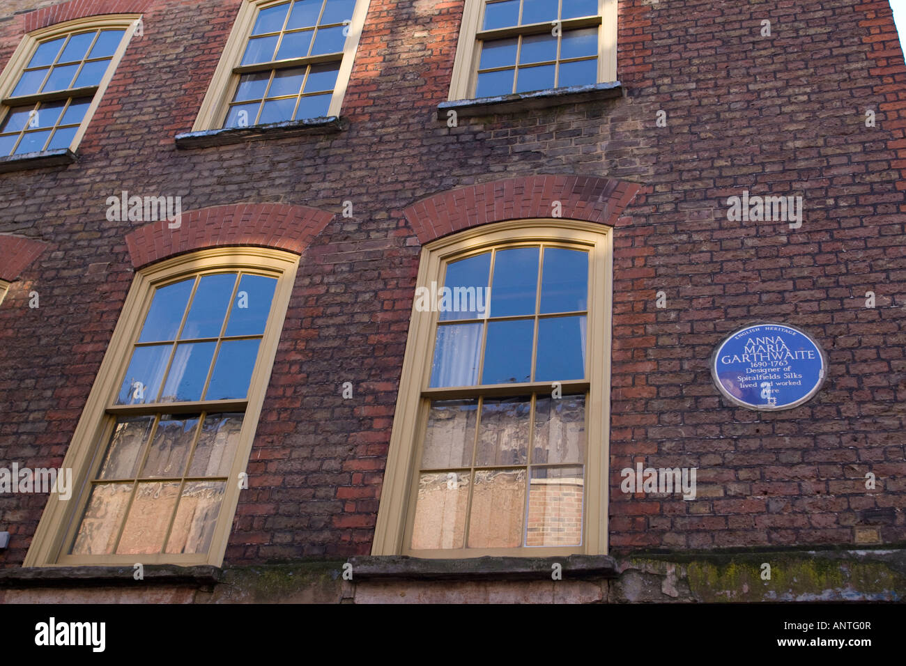 Blue plaque 'Anna Maria Garthwaite lived here', Princelet Street Spitalfields London E2 Stock Photo