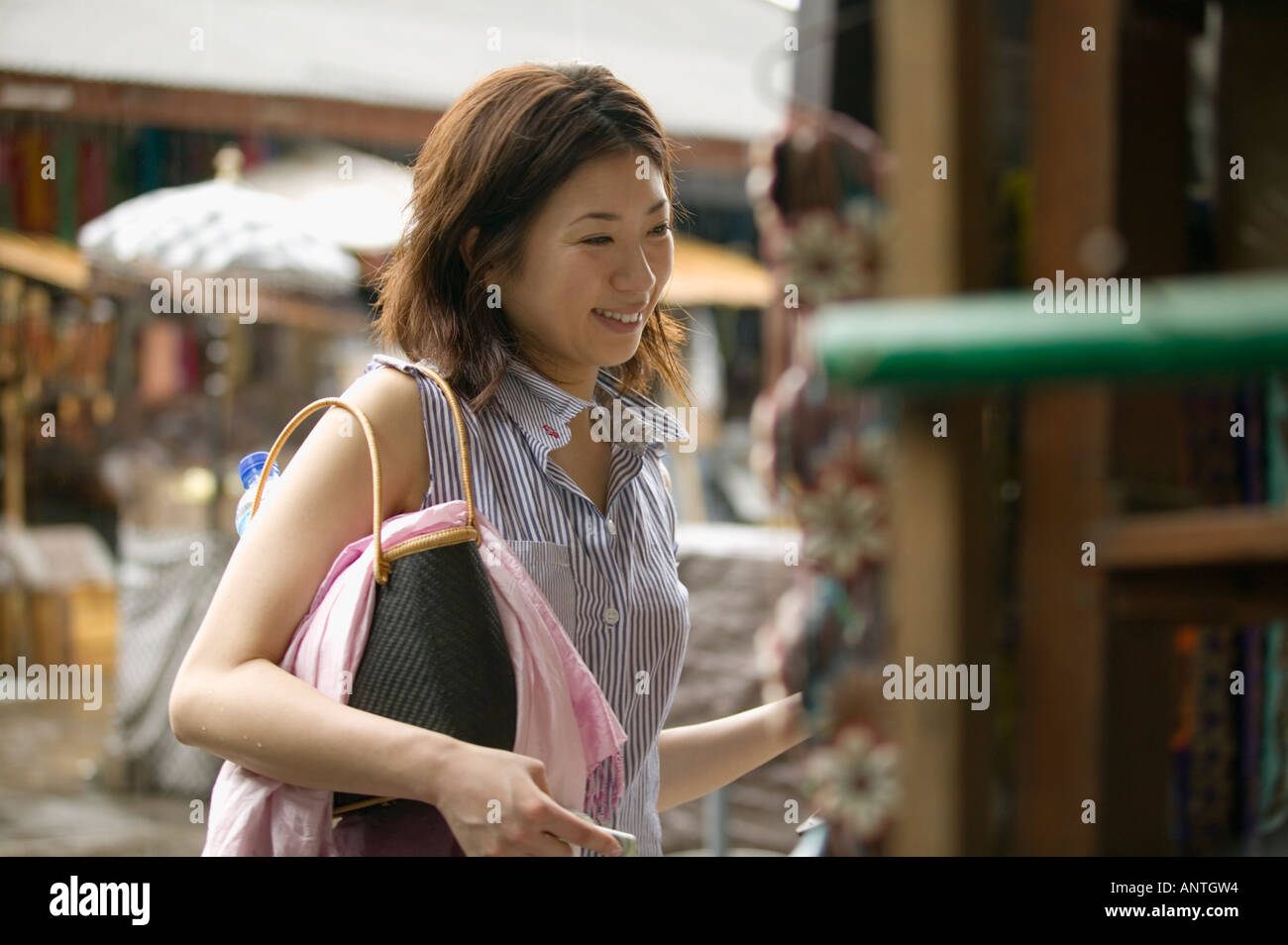 Asian shopping outdoors hi-res stock photography and images - Alamy