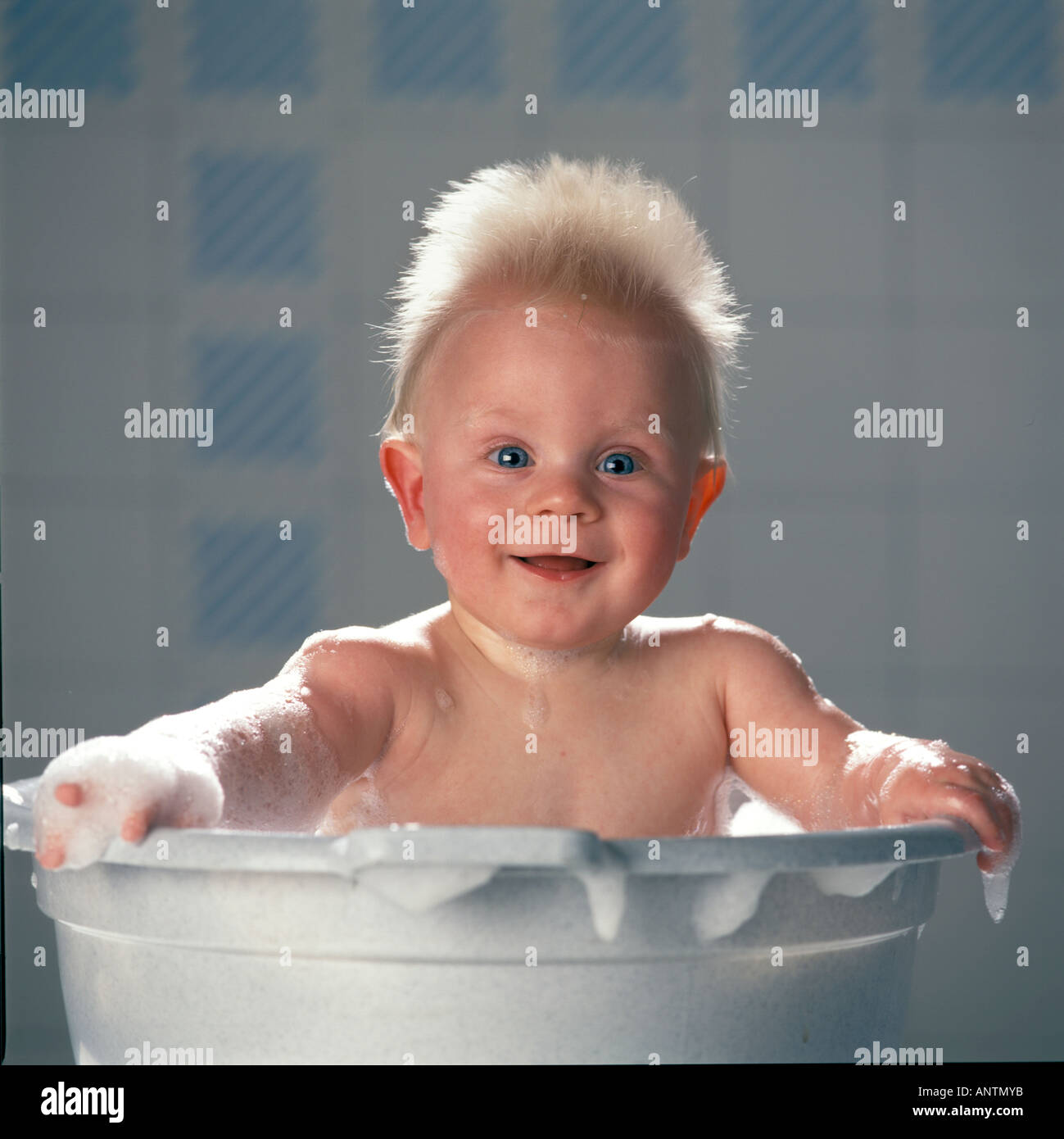 Baby boy in bath tub Stock Photo Alamy