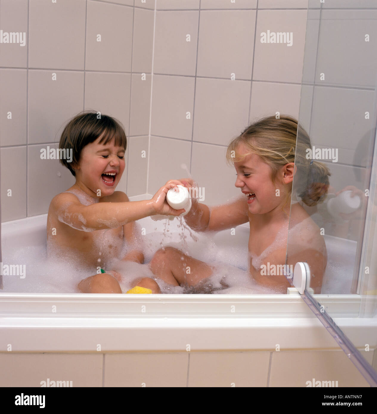 Real sex scene gif 2 Girls In Bath Tub