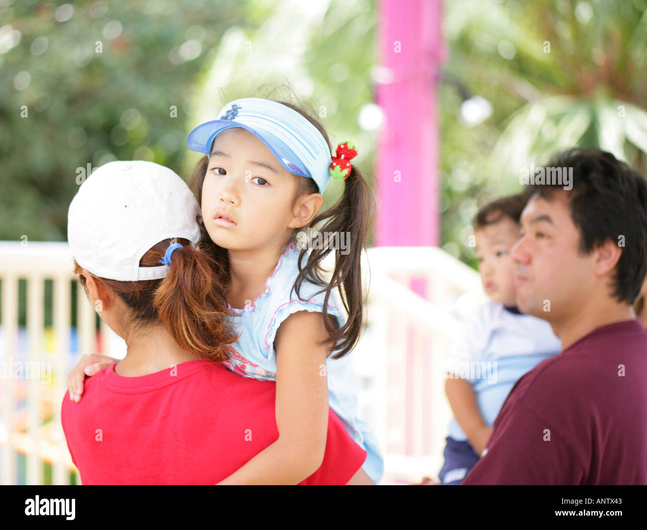 Family parents children rear view hi-res stock photography and images ...