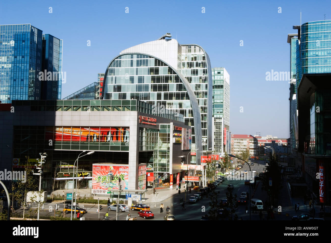 Zhongguancun Chinas biggest computer and electronic shopping center in