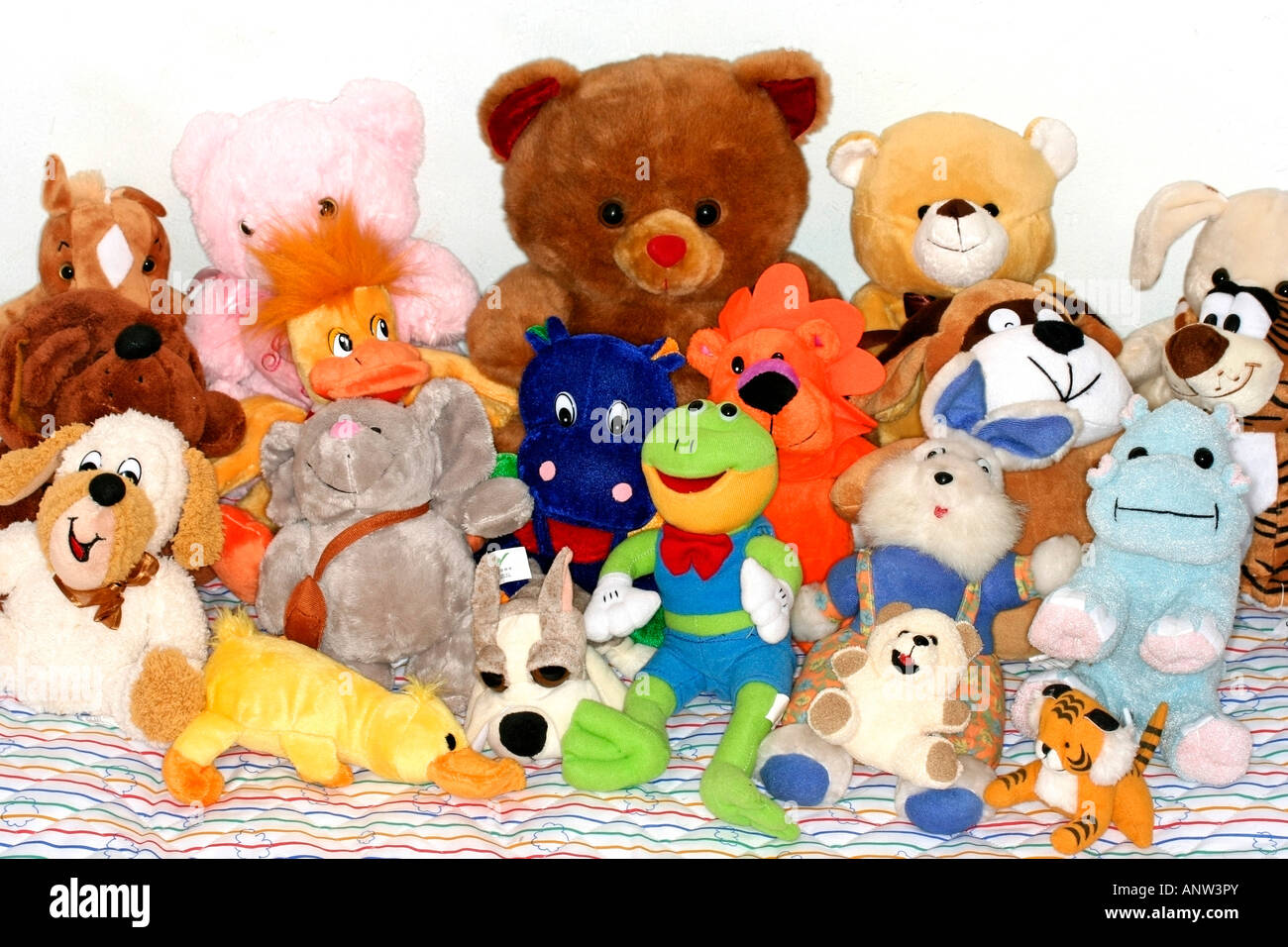 Children and soft toys hi-res stock photography and images - Alamy
