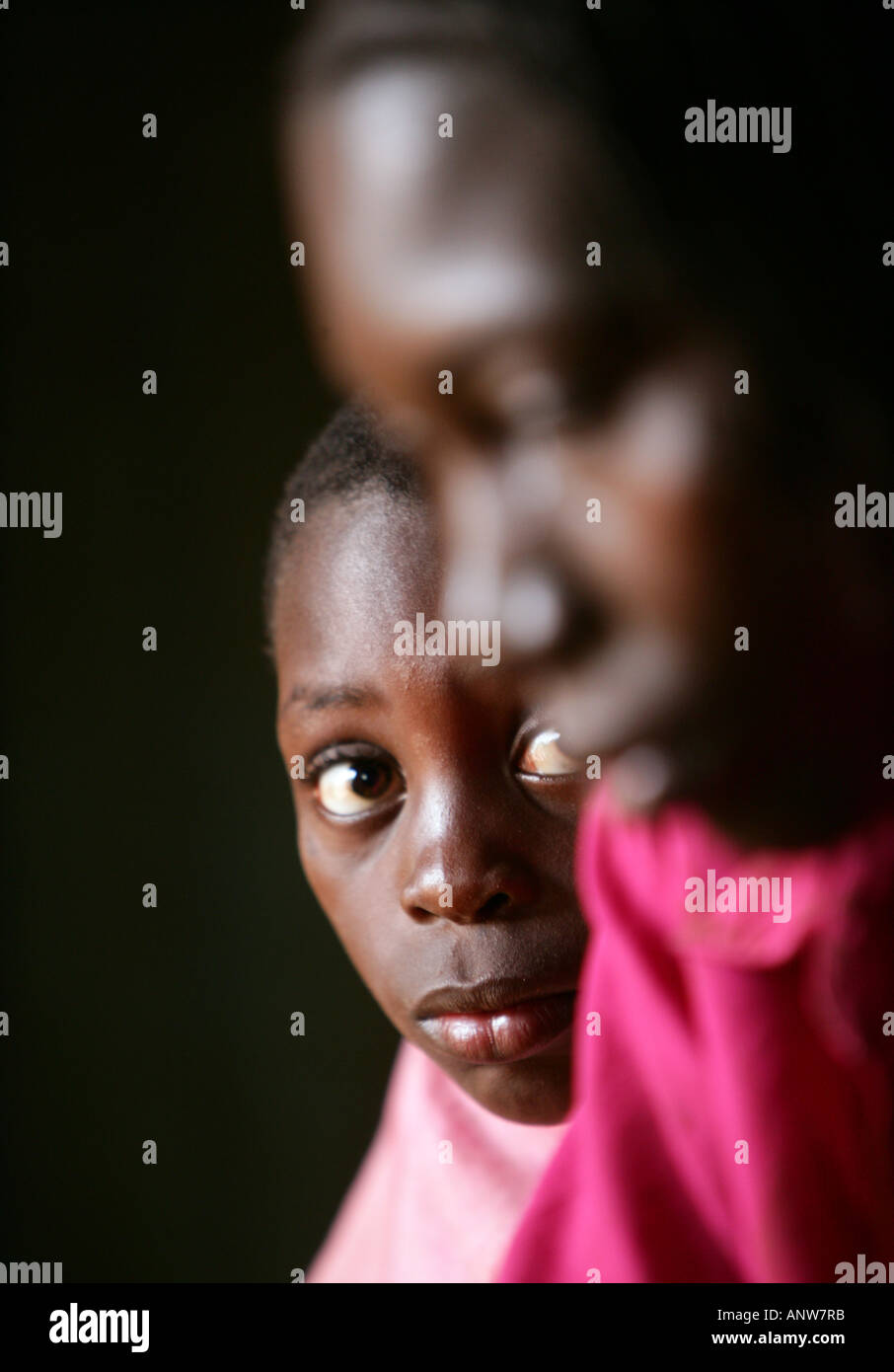Boy with his mother who has fallen ill with AIDS Tansania Stock Photo