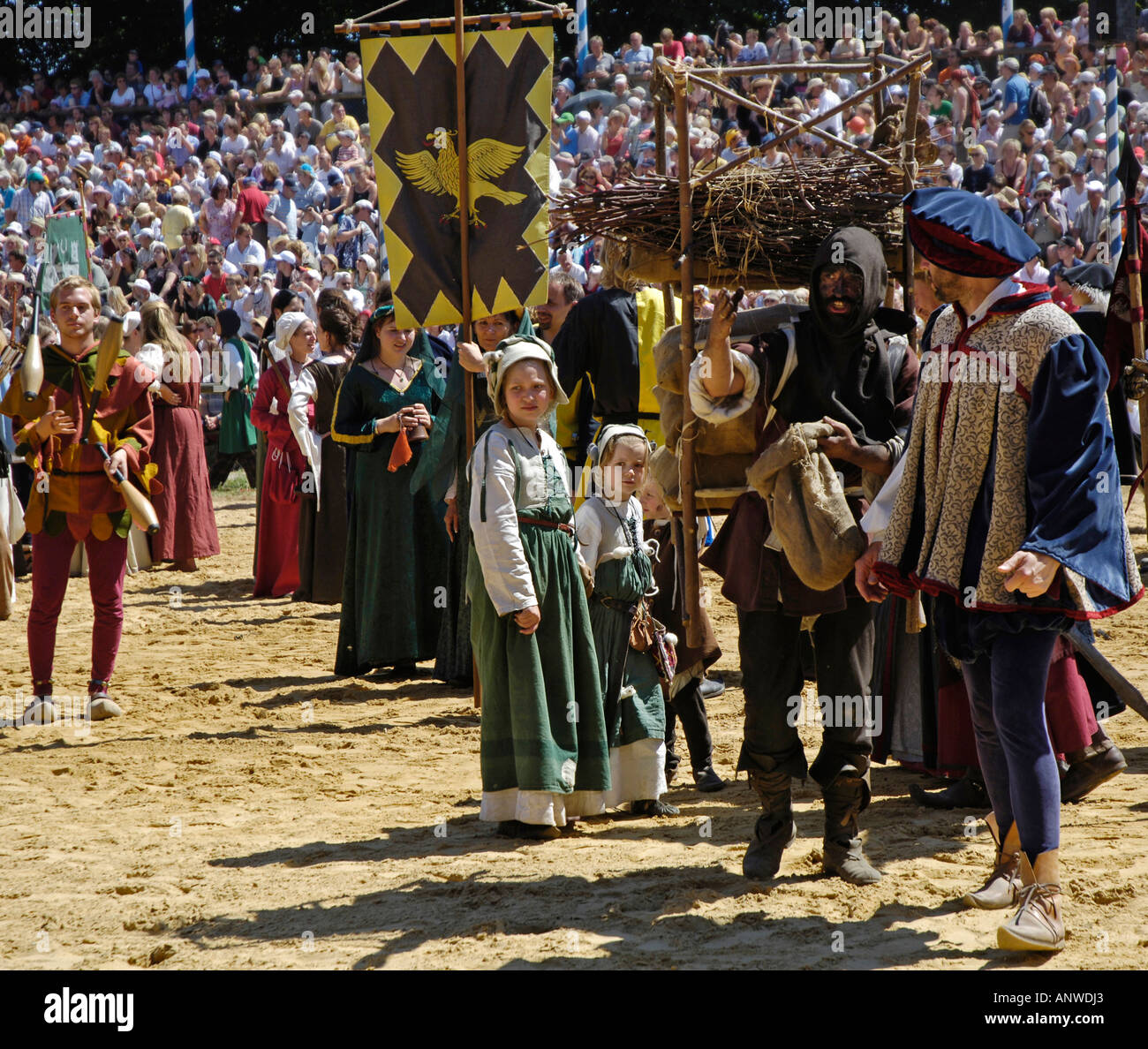Move-in of comedians in mediaeval medieval costumes in arena, knight  festival Kaltenberger Ritterspiele, Kaltenberg Stock Photo - Alamy
