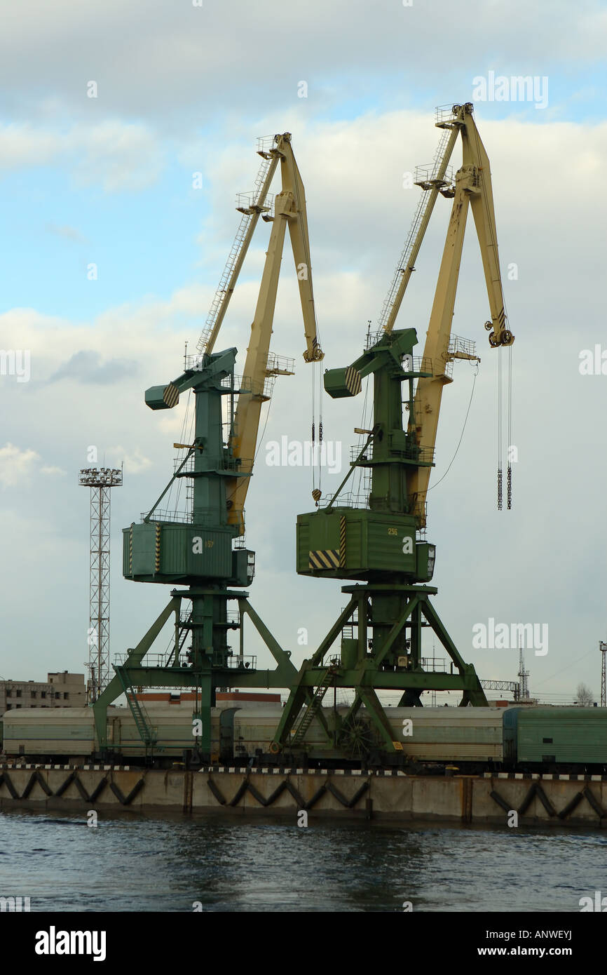 Load cranes hires stock photography and images Alamy
