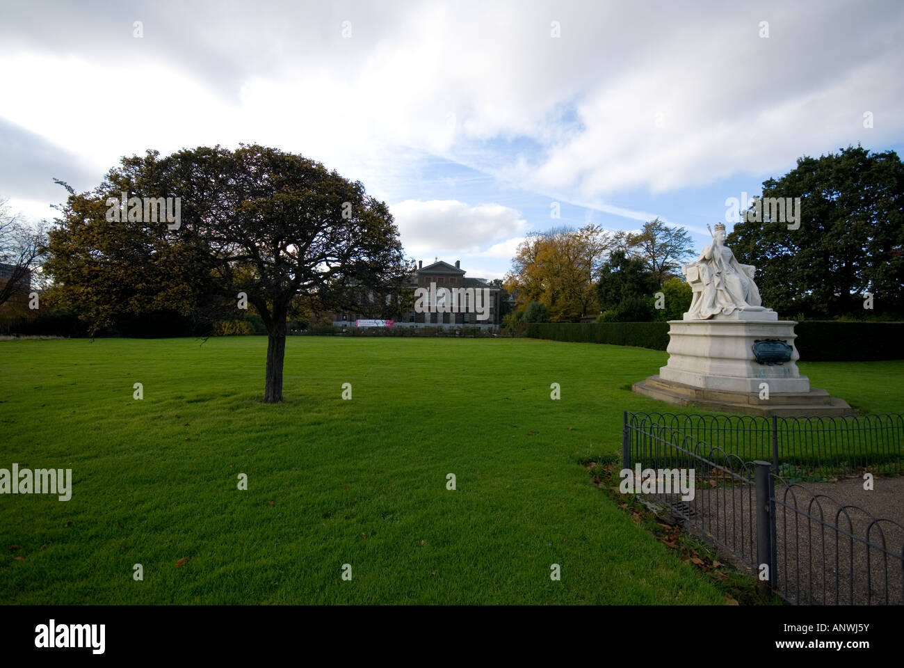 Queen Victoria statue Kensington Gardens London Stock Photo Alamy
