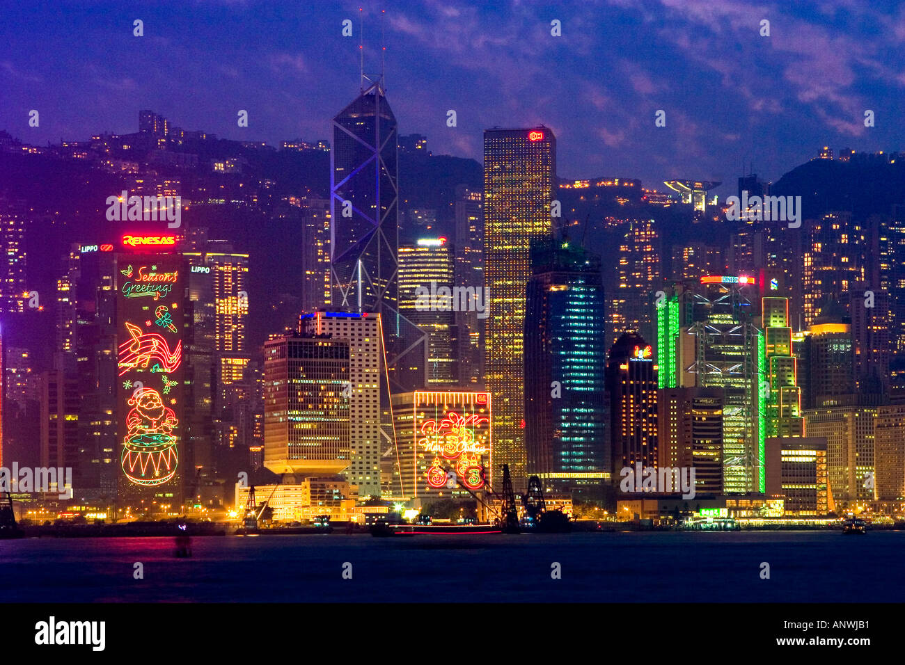 The dramatic skyline of Hong Kong glowing at dusk Stock Photo Alamy