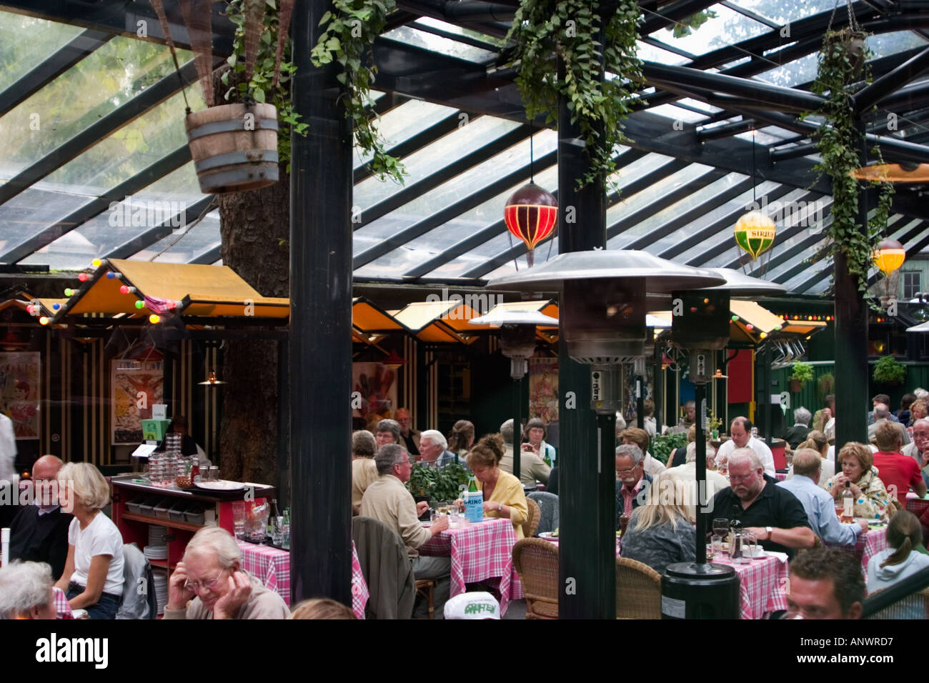 retfærdig glæde støbt Diners at Groften Restaurant Tivoli Gardens Copenhagen Denmark Stock Photo  - Alamy