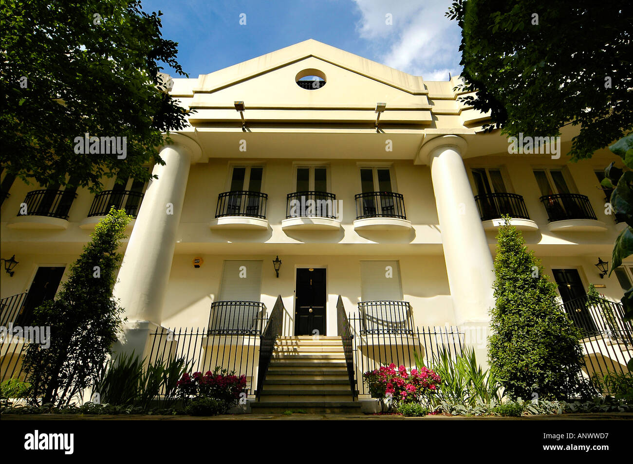 apartments st katherines dock london Stock Photo Alamy