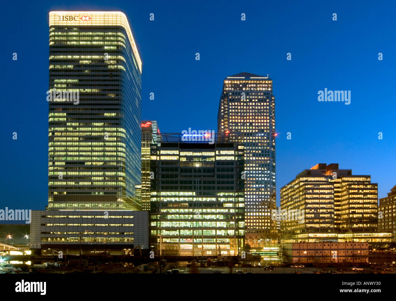 canary wharf skyscrapers night dramatic london england uk Stock Photo ...