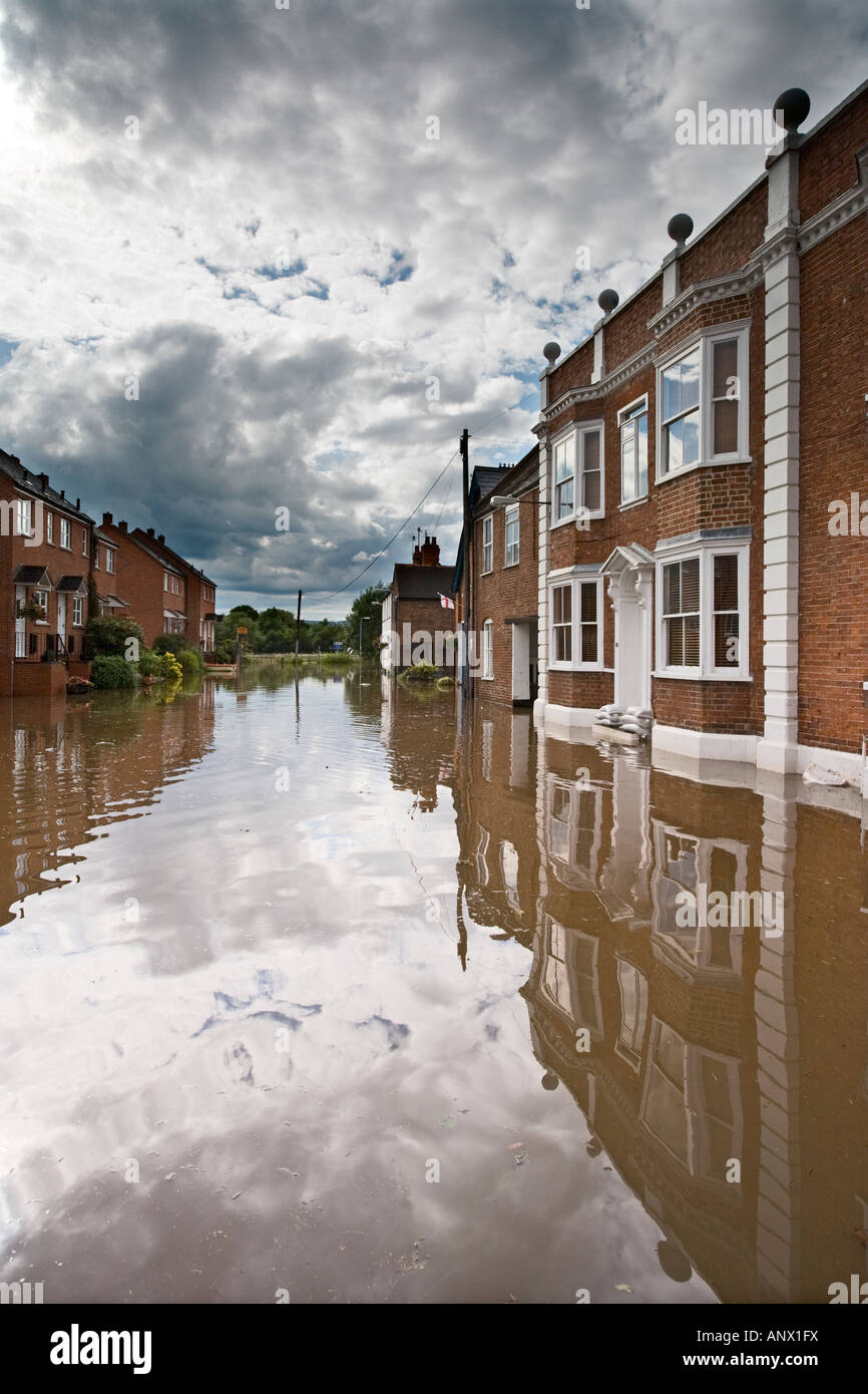 Flooded street at Upton on Severn June 2007 Stock Photo Alamy