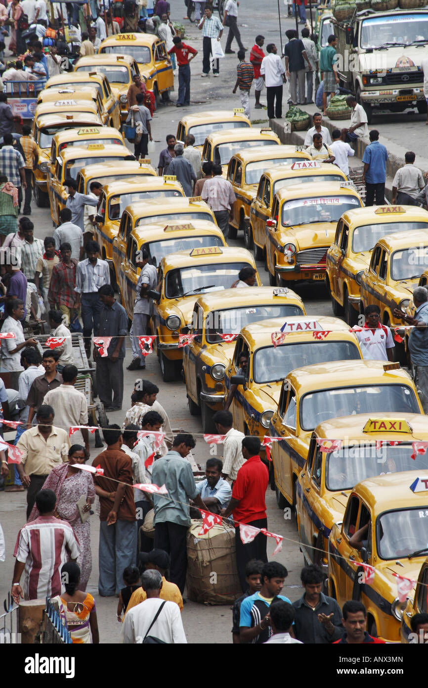 Taxi line at the station Howrah Stati, India, Kalkutta Stock Photo