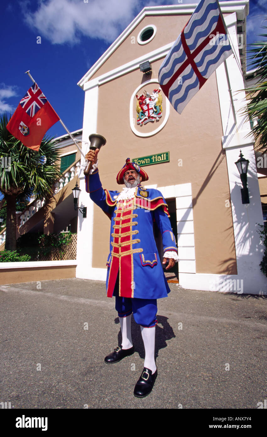 MR 0151 Town crier E. Michael Jones J P, makes his proclamation in front of Town Hall, St. George's, Bermuda, Atlantic Ocean. Stock Photo