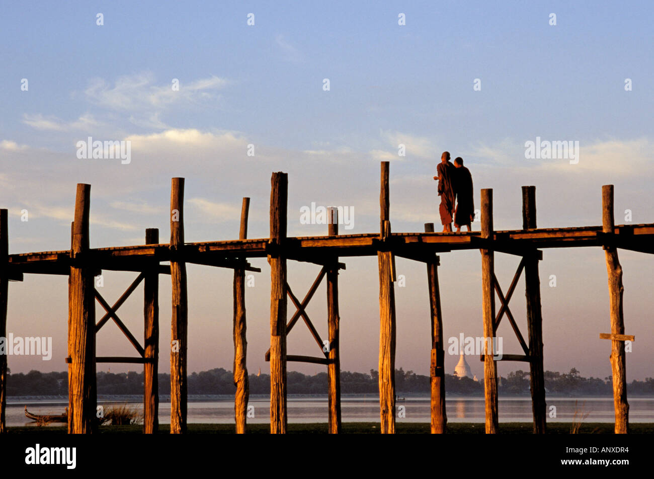 Monks bridge burma sunset hi-res stock photography and images - Alamy