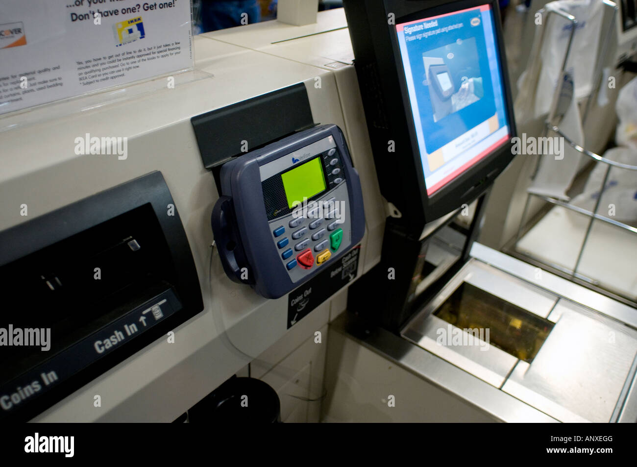 Credit card point of sale terminal in the self checkout lane in Ikea in  Seattle, Washington, United States, North America Stock Photo - Alamy