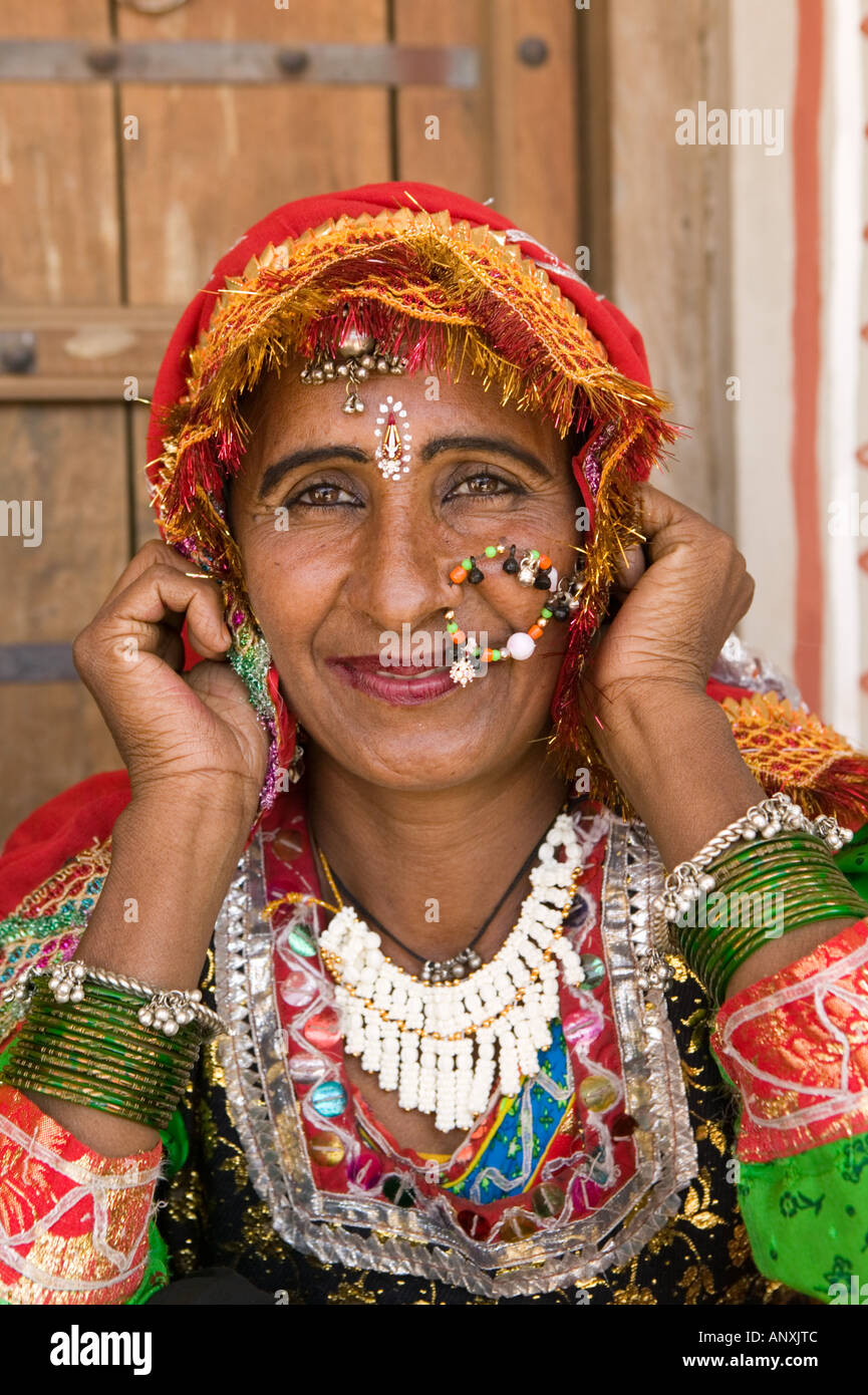 INDIA, Rajasthan, Pushkar: PUSHKAR CAMEL FAIR, Woman Dancer of