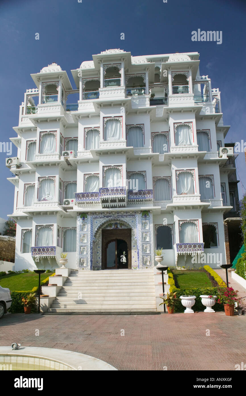 INDIA, Rajasthan, Udaipur: Exterior of Udai Kothi Hotel Stock Photo