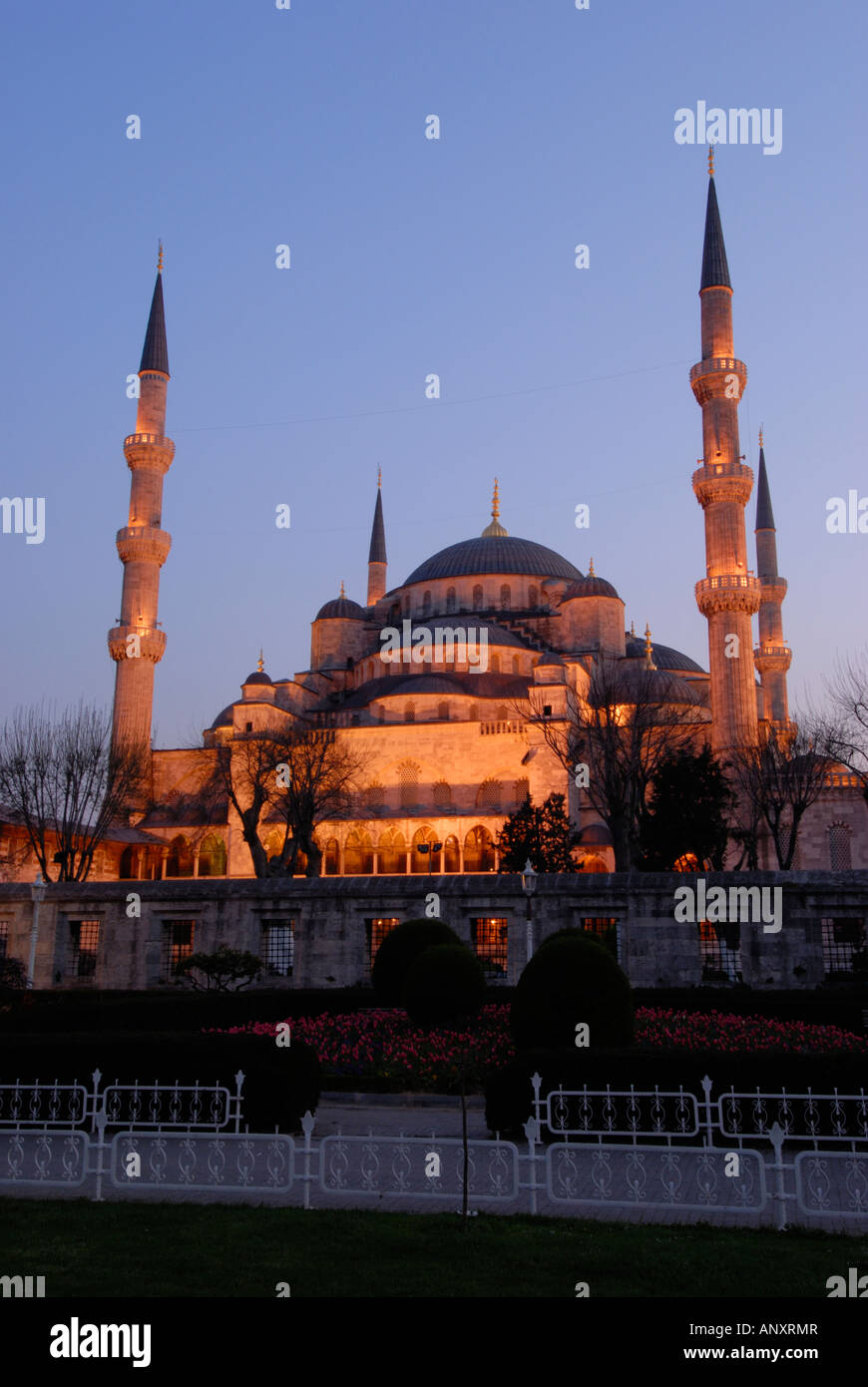 Sultanahmet Camii Blue Mosque at dusk Istanbul Turkey Stock Photo - Alamy