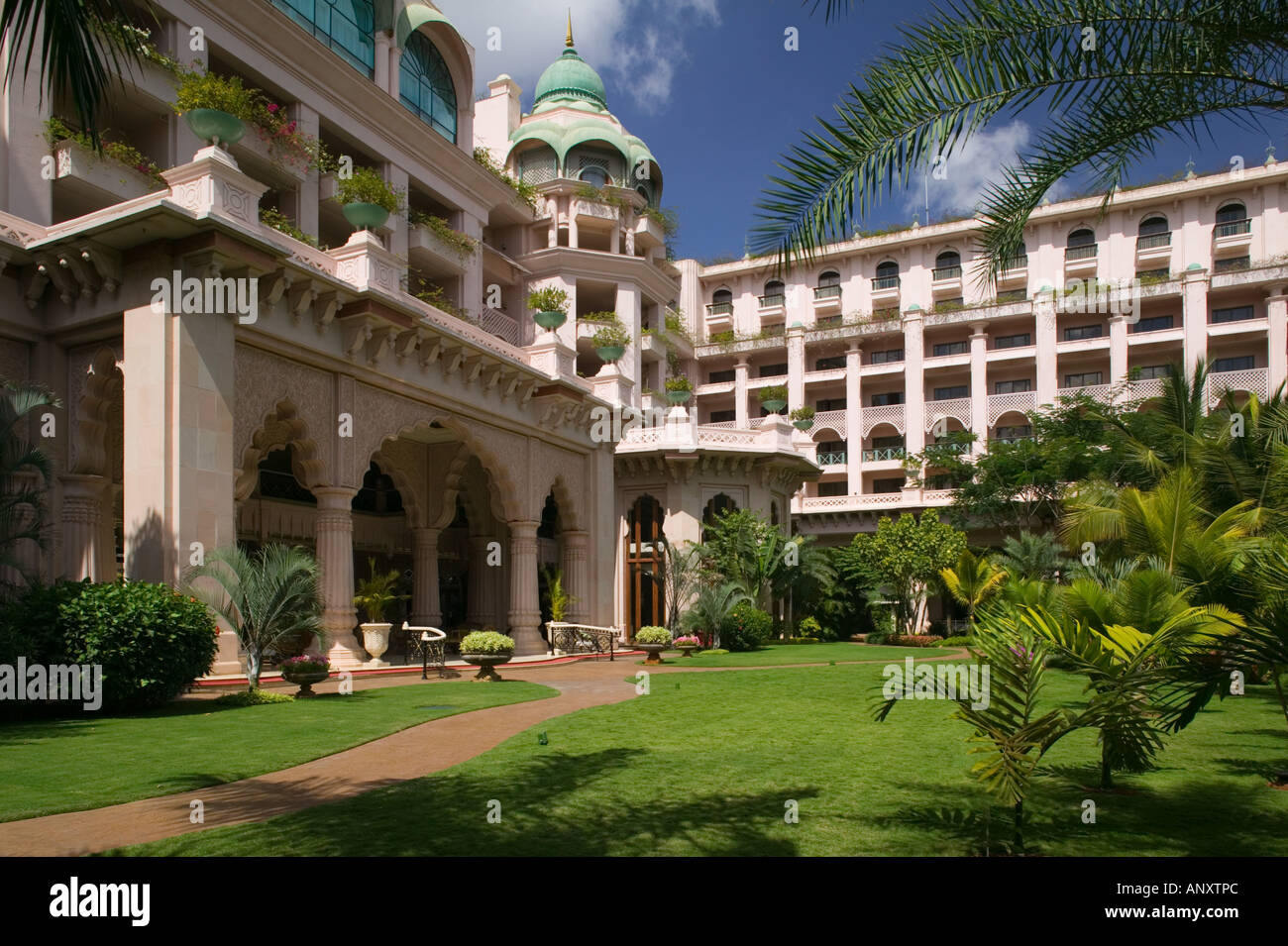 INDIA, Karnataka, Bangalore: Leela Palace Hotel / Exterior Stock Photo