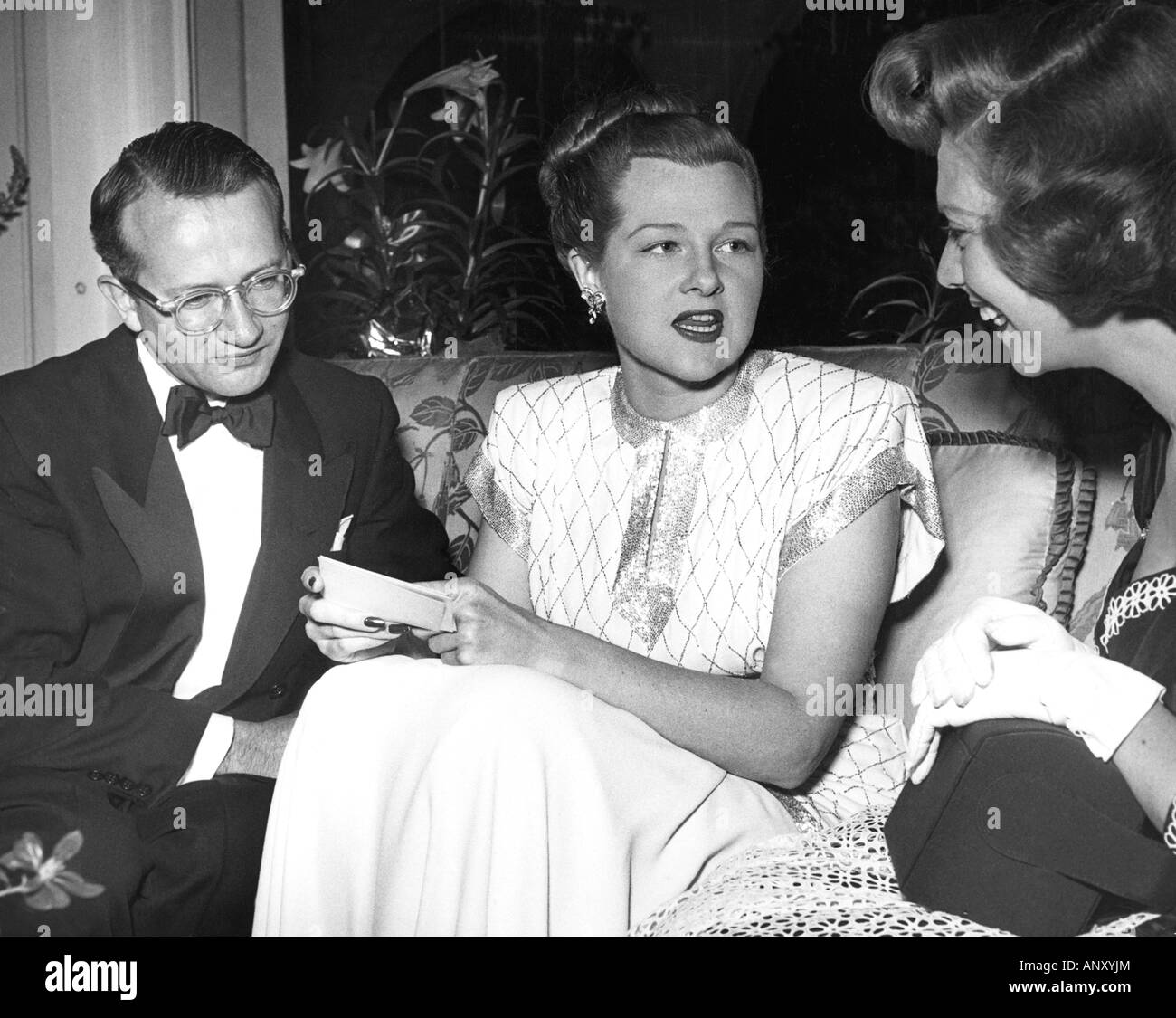 JO STAFFORD with Paul Weston and Dinah Shore at right about 1948 Stock Photo