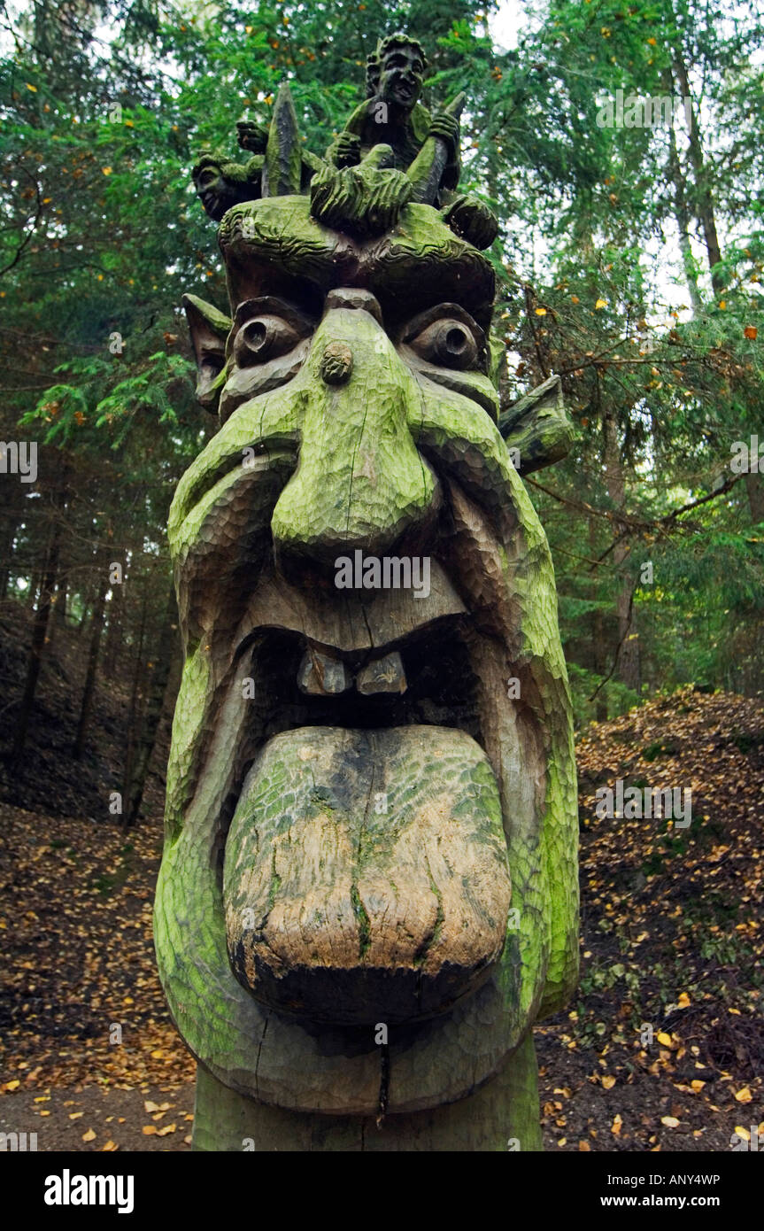 Lithuania, Curonian Spit, Juordkrante. Fairytale Lithuanian wood carvings on Witches Hill (Raganu Kalnas). Stock Photo