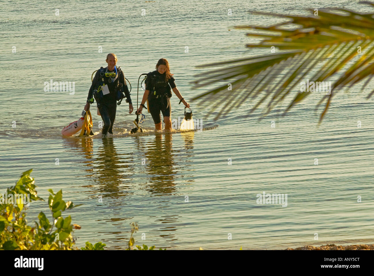 Philippines, Southern Leyte. Coral Cay Conservation volunteers returning from a dive survey. Stock Photo