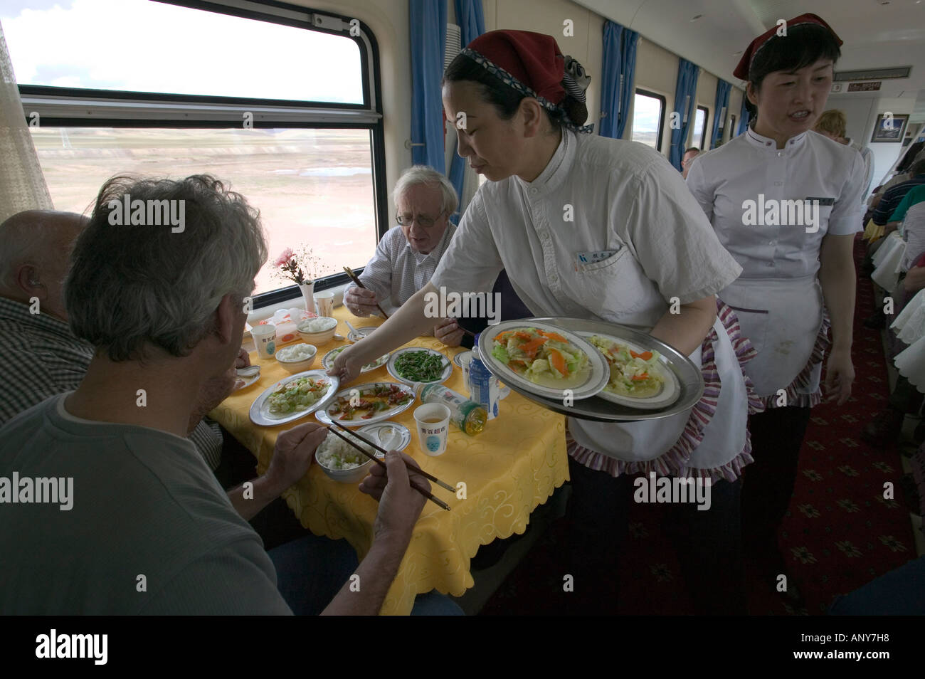 Passengers in the dining car, Qingzang/Qinghai-Xizang train, the world's highest railway, Tibet Stock Photo