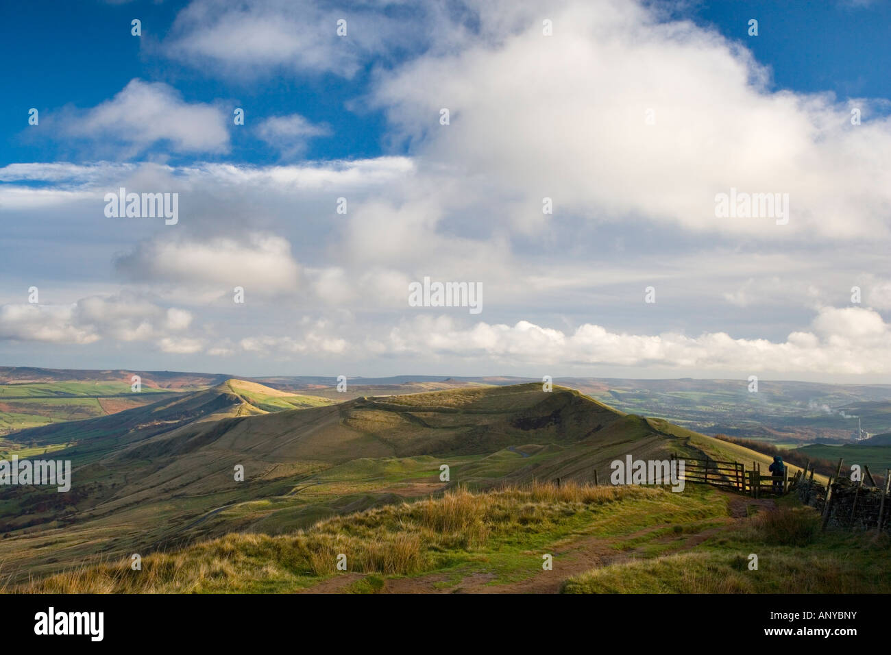 Looking towards Mam Tor from Rushup Edge in the Peak District Stock Photo -  Alamy