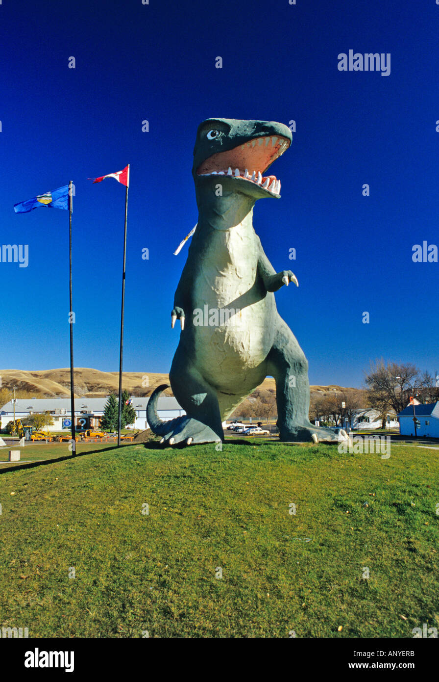 Dinosaur statue at Drumheller, Alberta, Canada Stock Photo Alamy