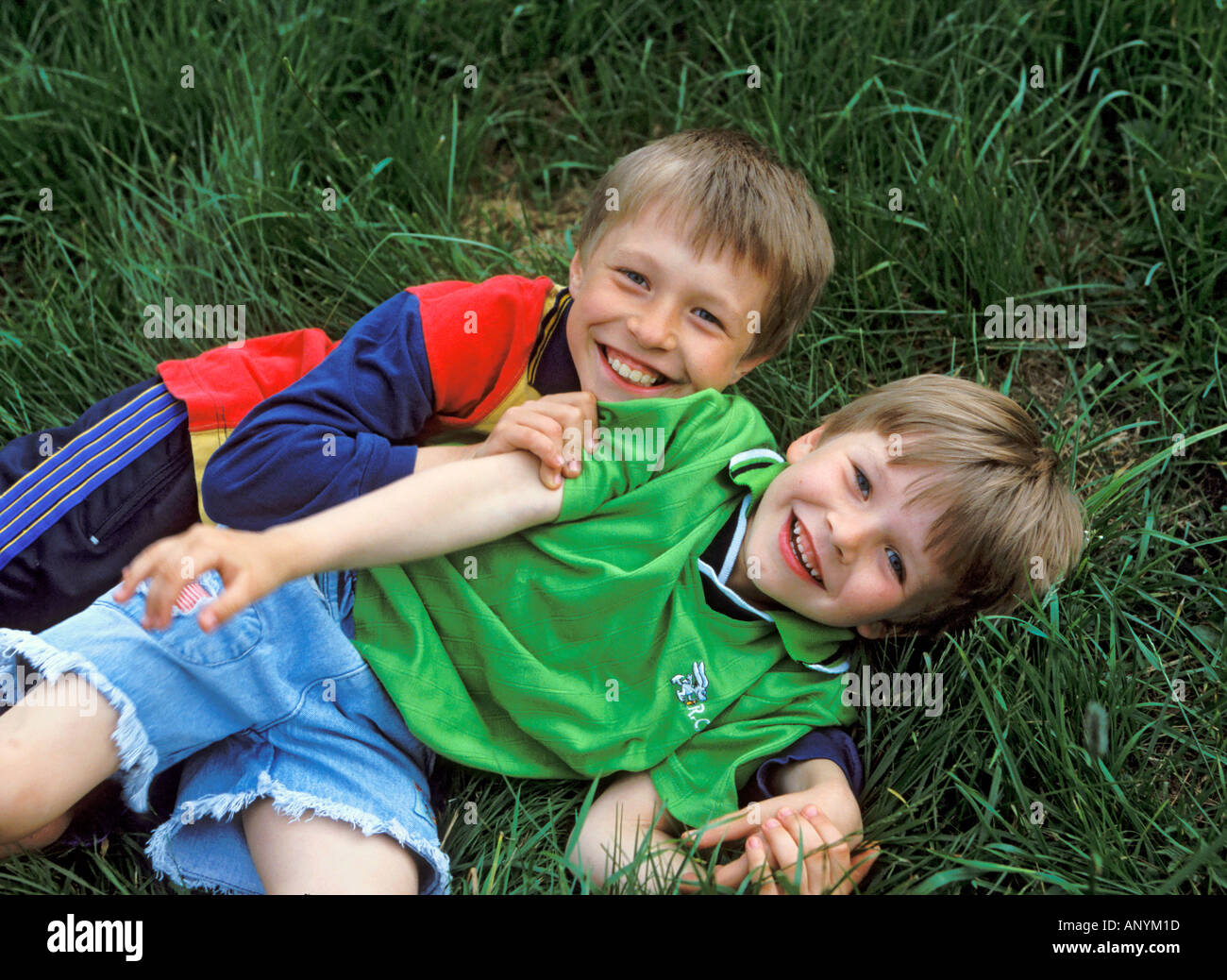 fight fighting boys Stock Photo - Alamy