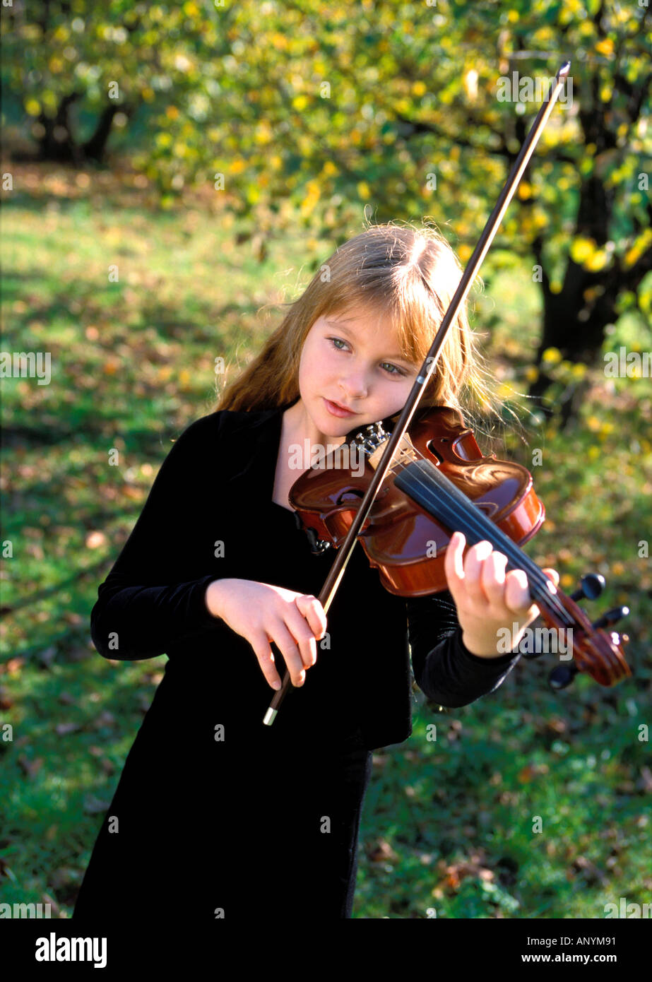 girl in black playing violin Stock Photo - Alamy