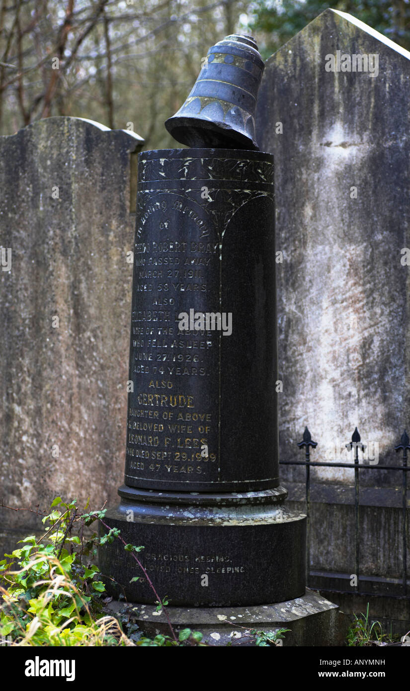 Unusual early 20th century tomb at Arnos Vale Cemetery Bristol England Stock Photo