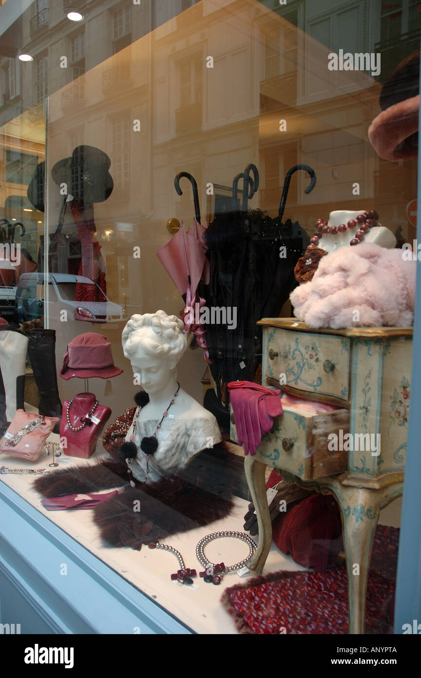 Paris hat shop hi-res stock photography and images - Alamy