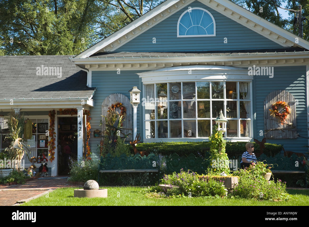 ILLINOIS Long Grove Exterior and storefront of shop in quaint shopping