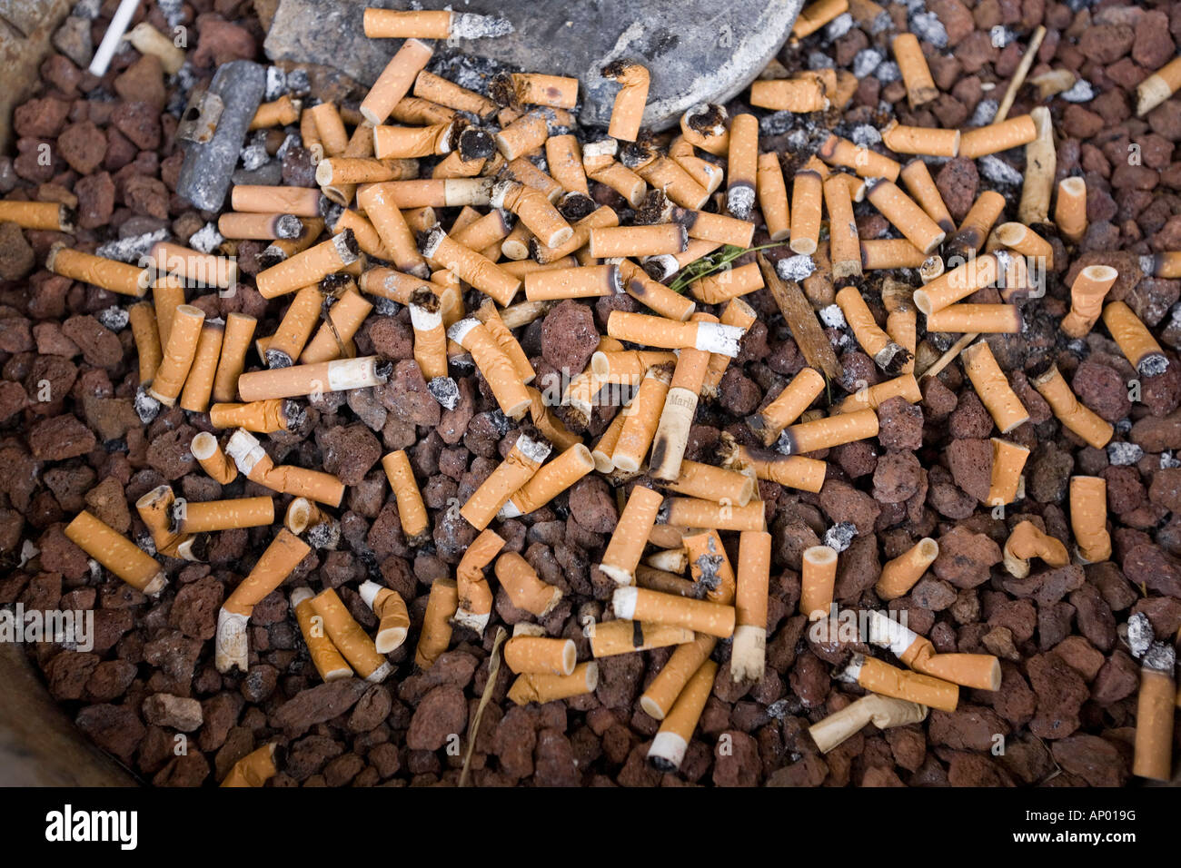 An ashtray and cigarette butts. Cendrier et mégots Stock Photo