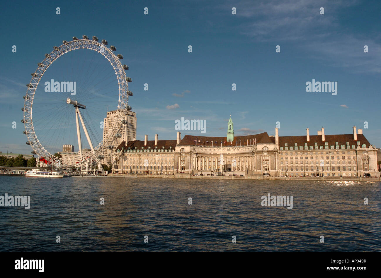 The London Eye and the London Aquarium at County Hall on the South Bank ...
