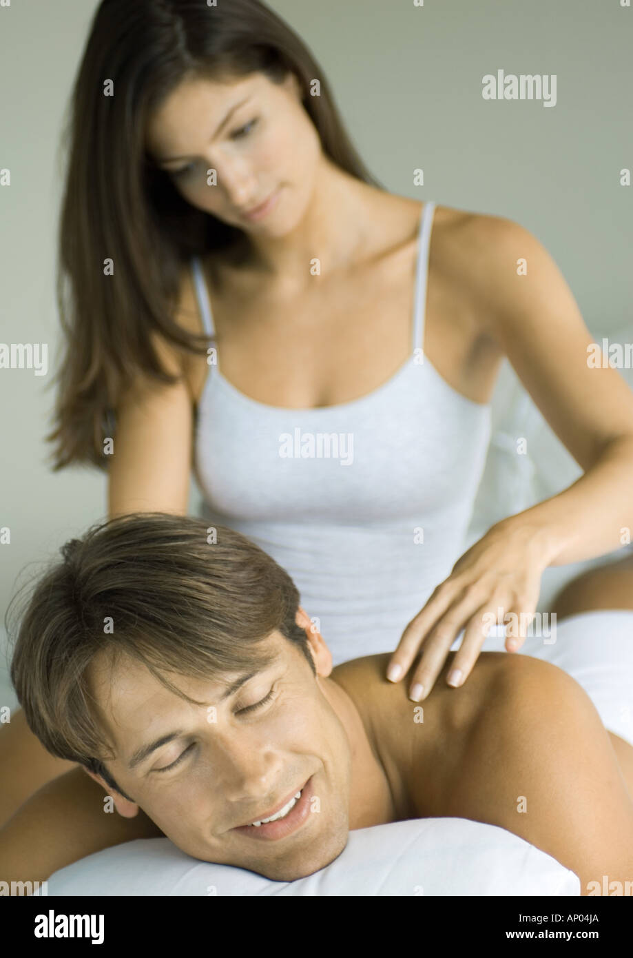 Общий массаж релакс. Спа для двоих. Спортивный массаж. Массаж ягодиц. Женская спина массаж.